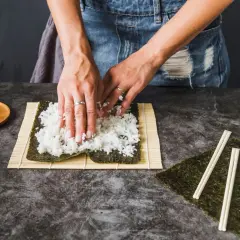 Ryż do sushi perfekcyjnie przygotowany: krok po kroku