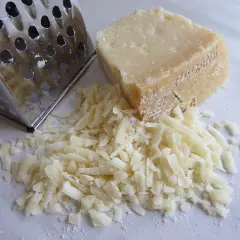 Tarty ser żółty i tarka. Czy ser żółty można mrozić? Tak, po starciu na tarce można go zamrozić.