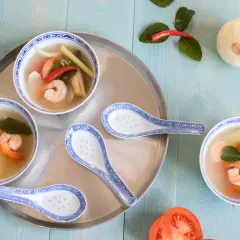 Zupa tajska z krewetkami, trawą cytrynową i chili. Idealna, gdy szukasz czegoś co zamiast pasty curry do zupy tajskiej.