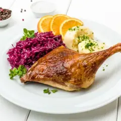 Pieczona kaczka idealna: jak uzyskać mięso soczyste i aromatyczne