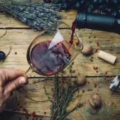 Ile kalorii ma czerwone wino? Poznaj prawdę o kaloryczności