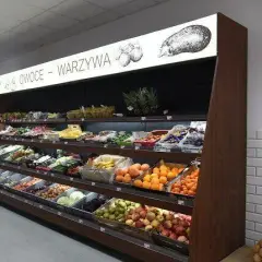 Regały warzywne: jak wybrać najlepsze dla Twojego sklepu?