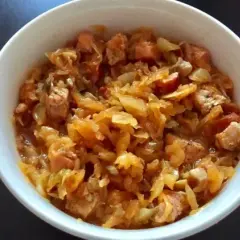 Dietetyczny bigos z kiszonej kapusty: smaczny i zdrowy sposób na dietę
