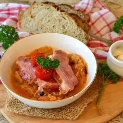  Jak długo gotować bigos? Sprawdzone przepisy na smaczny tradycyjny polski bigos