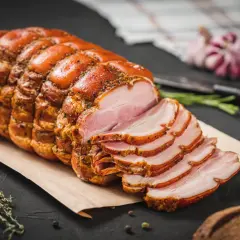 Soczysta szynka wieprzowa, idealna na rodzinny obiad. Ten przepis na szynkę wieprzową zachwyci każdego!