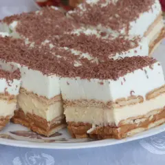  Ciasto na herbatnikach bez pieczenia - przepis na proste ciasto
