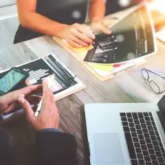 Jak FunkyMEDIA rewolucjonizuje marketing internetowy: Nowe strategie i narzędzia