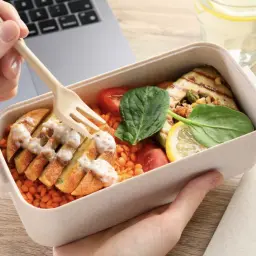 Czy można łączyć dietę pudełkową z gotowaniem?
