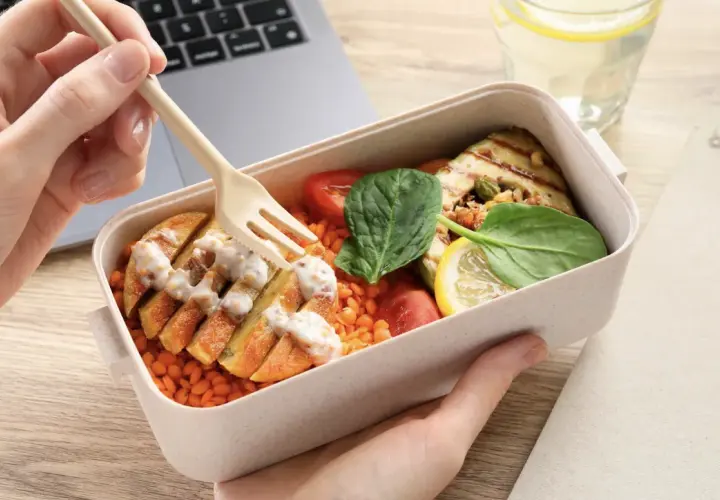 Czy można łączyć dietę pudełkową z gotowaniem?