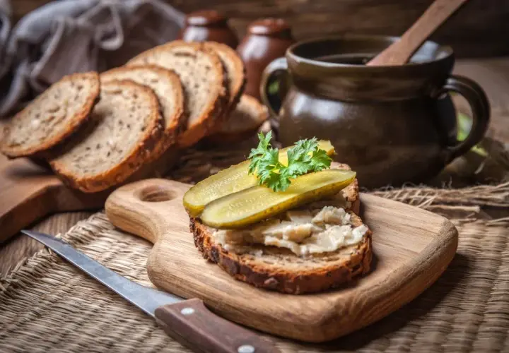  Jak zrobić domowy smalec krok po kroku? Przepis na wyśmienity smalec jak u mamy