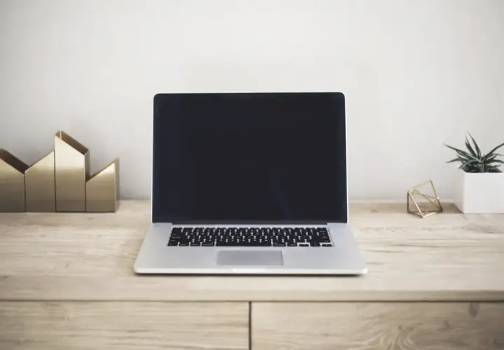 Specyfikacja laptopa bez mitów: co liczy się naprawdę, a co jest tylko marketingiem