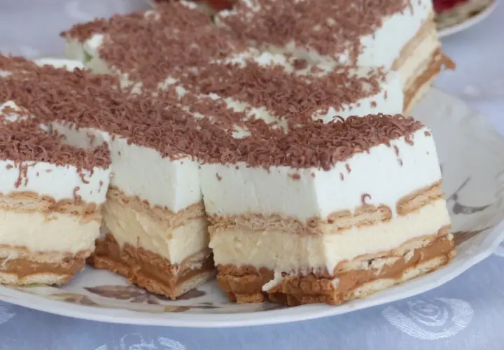  Ciasto na herbatnikach bez pieczenia - przepis na proste ciasto