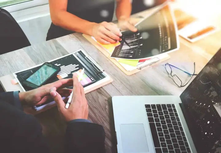 Jak FunkyMEDIA rewolucjonizuje marketing internetowy: Nowe strategie i narzędzia