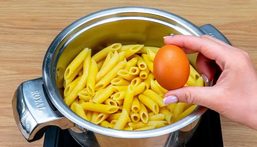 Sprytne sposoby na wykorzystanie ugotowanego makaronu bez marnowania