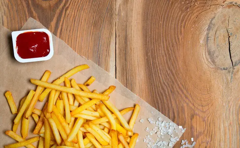 Ile smażyć frytki na patelni? Sprawdź czasy i najlepsze wskazówki
