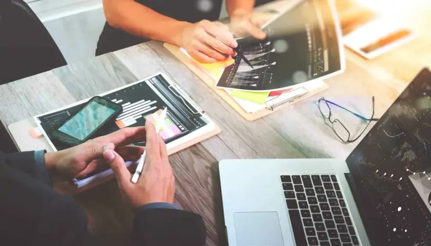 Jak FunkyMEDIA rewolucjonizuje marketing internetowy: Nowe strategie i narzędzia