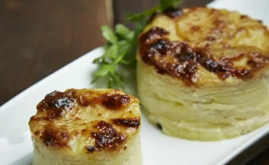 Perfekcyjne Ziemniaki Gratin: Klasyczny Przepis Dauphinois Krok po Kroku