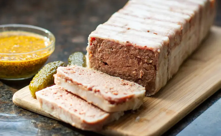 W jakiej temperaturze piec pasztet? Idealny przepis i czas pieczenia
