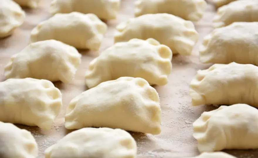 Elastyczne ciasto na pierogi z olejem przepis krok po kroku