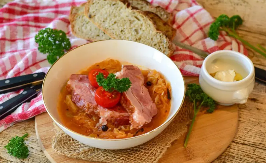  Jak długo gotować bigos? Sprawdzone przepisy na smaczny tradycyjny polski bigos