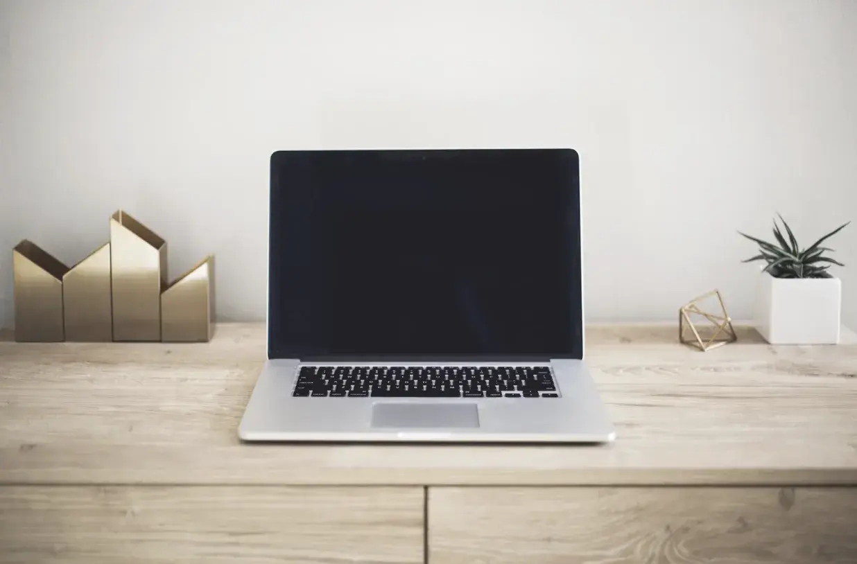 Specyfikacja laptopa bez mitów: co liczy się naprawdę, a co jest tylko marketingiem