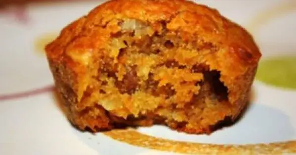 Dietetyczne muffinki marchewkowo-bananowe: przepis na zdrową przekąskę