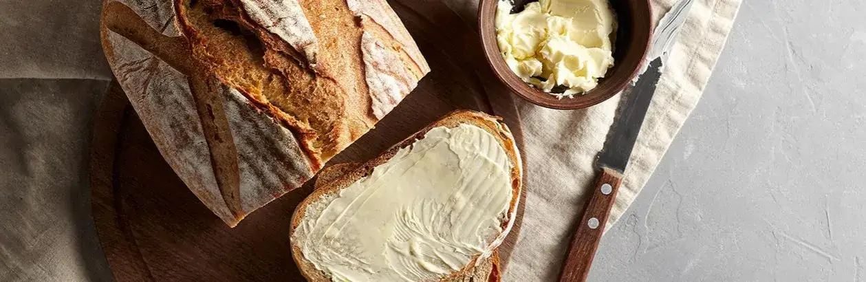 Zdjęcie  Ile kalorii ma kromka chleba z masłem? Sprawdź kaloryczność